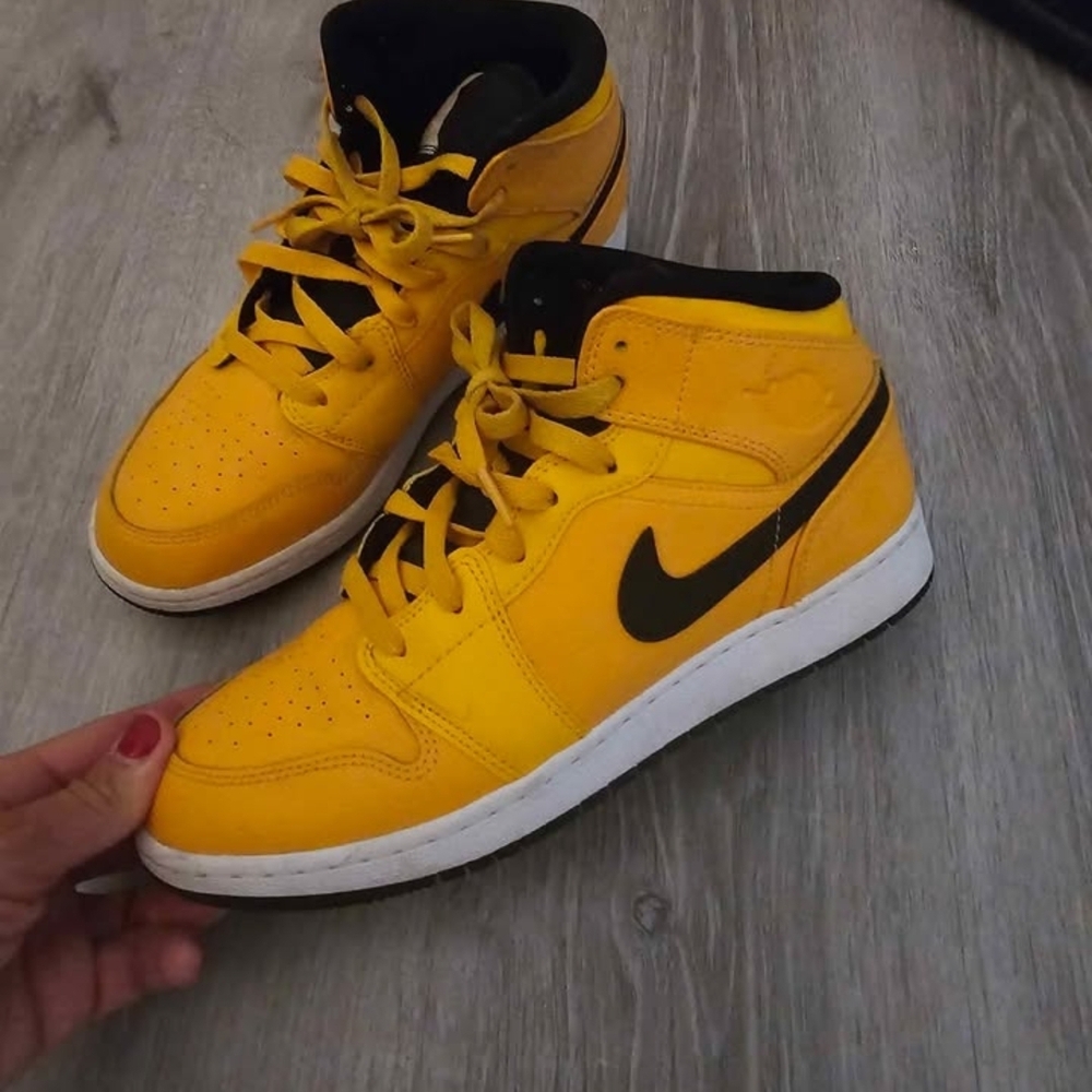 Nike Air Black and Yellow Sneakers